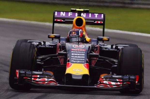 Foto zur News: Langsamer Ricciardo: Neuer Renault-Motor noch schlechter?