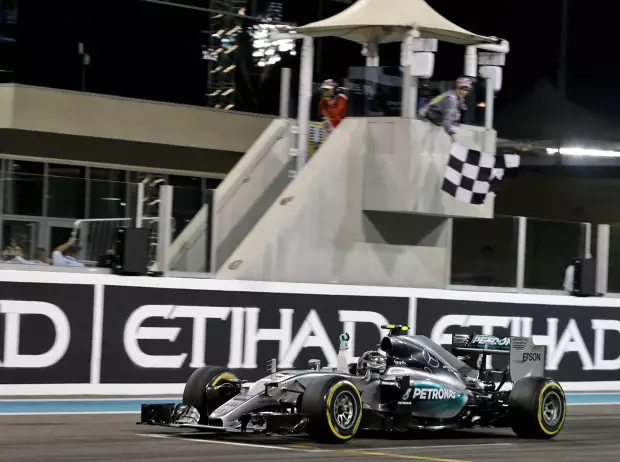 Foto zur News: Rosberg jubelt nach Hattrick, Hamilton-Poker erneut geblockt