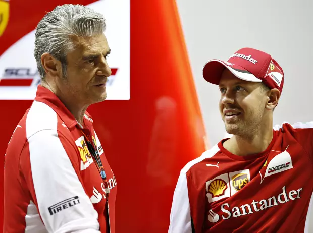 Foto zur News: Formel-1-Autos 2016: Ferrari enthüllt neuen SF16-H