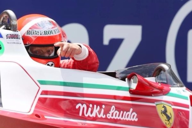 Foto zur News: Mittel gegen Formel-1-Schwäche: PS, Konzerte und Helden