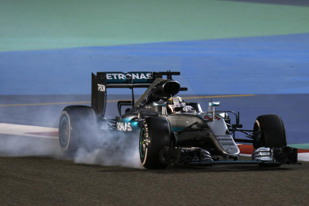 Foto zur News: Lewis Hamilton: Unterboden-Schaden kostete eine Sekunde