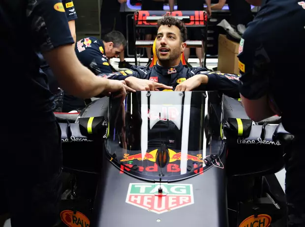 Foto zur News: Lewis Hamilton ächtet Red-Bull-Cockpitschutz: "So schlecht!"