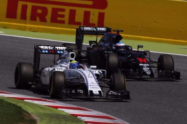 Foto zur News: McLaren: Alonso bleibt auf Anweisung hinter Button