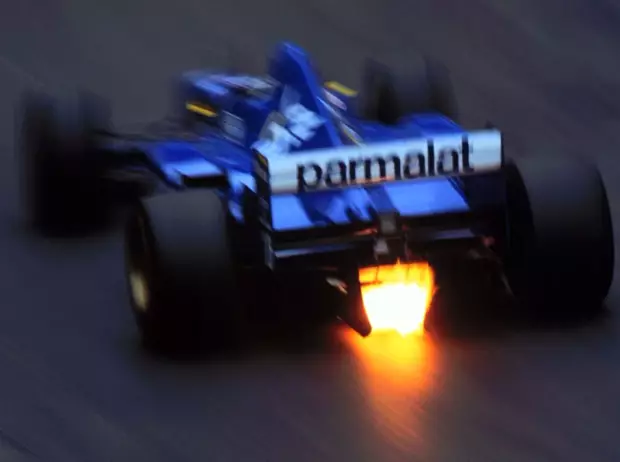 Foto zur News: Monaco-Grand-Prix 1996: Panis erlebt sein "blaues Wunder"