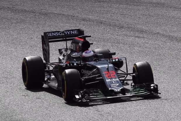 Foto zur News: Alonso mit neuem Motor: Schneller wird es nicht