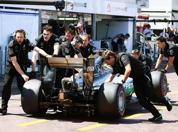 Foto zur News: Sprudelnder Sprit: Wieso Mercedes "Schluckauf" hatte