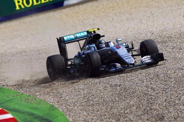 Foto zur News: Mercedes dominiert Freitag: "Neuer Asphalt liegt uns besser"