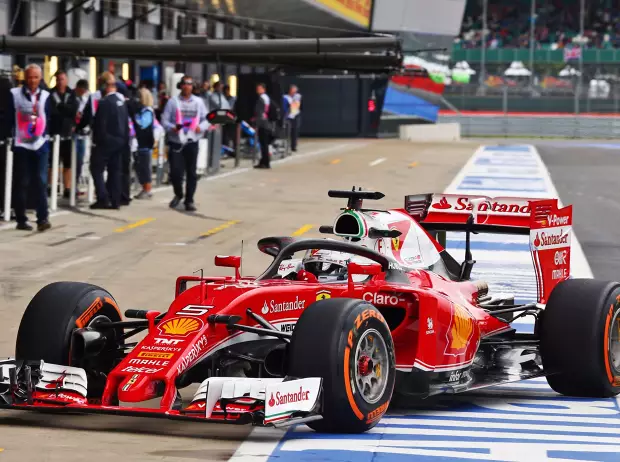 Foto zur News: Formel 1 Silverstone 2016: Mercedes-Paarflug zum Auftakt