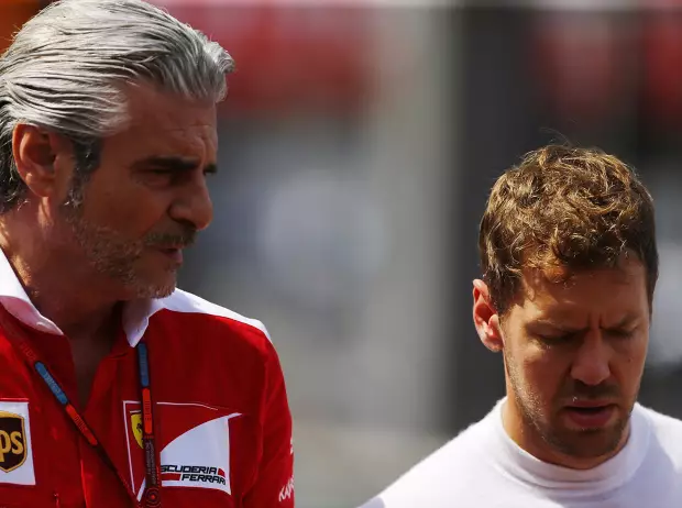 Foto zur News: Ferrari schwer geschlagen: Vettel kritisiert "unnötige" Strafe