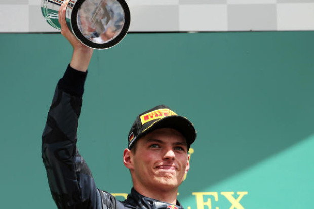 Foto zur News: "Max-Mania" um Verstappen: Red Bull fordert Mercedes heraus