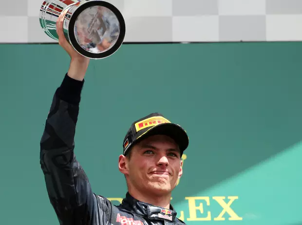 Foto zur News: "Max-Mania" um Verstappen: Red Bull fordert Mercedes heraus