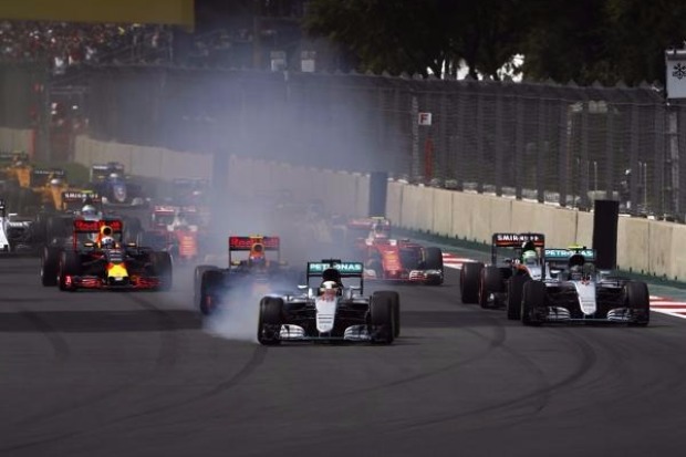 Foto zur News: FIA-Rennleiter: Max Verstappen hatte "nachhaltigen Vorteil"