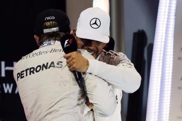 Foto zur News: Freudentanz und Handshake: Weltmeister Rosberg im Rausch