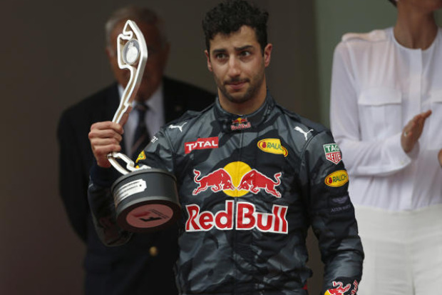 Foto zur News: Daniel Ricciardo: Verstappens Sieg hat uns angetrieben