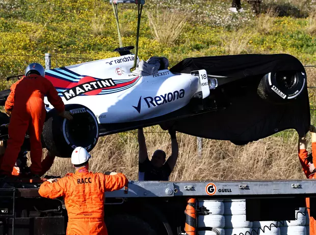 Foto zur News: Formel-1-Tests 2017: Vettel rückt Mercedes auf die Pelle!