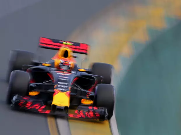 Foto zur News: Red Bull abgeschlagen: Ricciardo "überrascht" von Crash