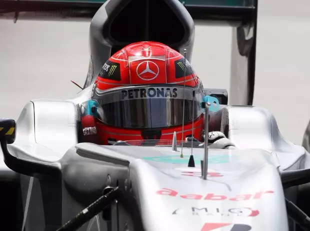 Foto zur News: Trotz Sponsoren-Pinks: Ocons Helm bleibt im Schumi-Design