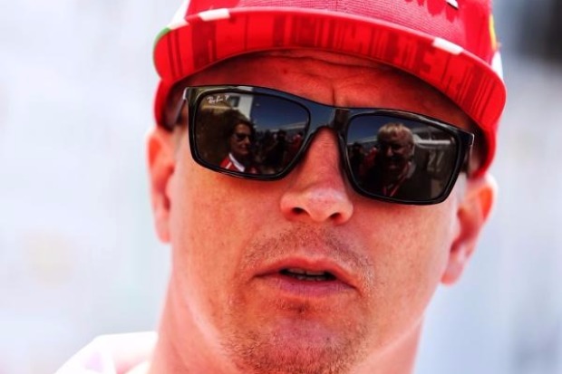 Foto zur News: Vettel mosert am Funk über Hamilton - Räikkönen startet stark