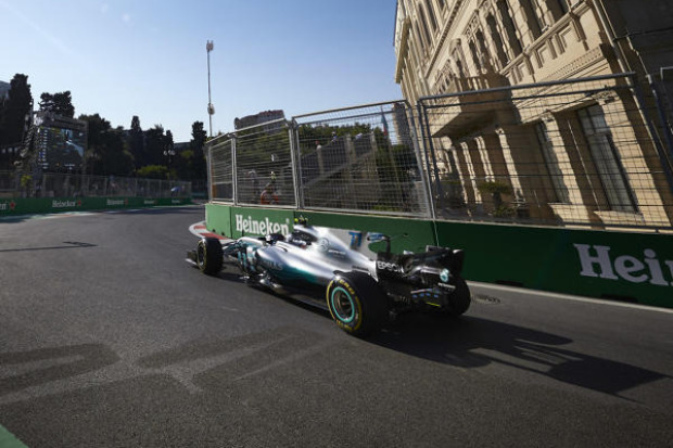 Foto zur News: Von wegen Debakel: Neues Set-up rettete Lewis Hamilton