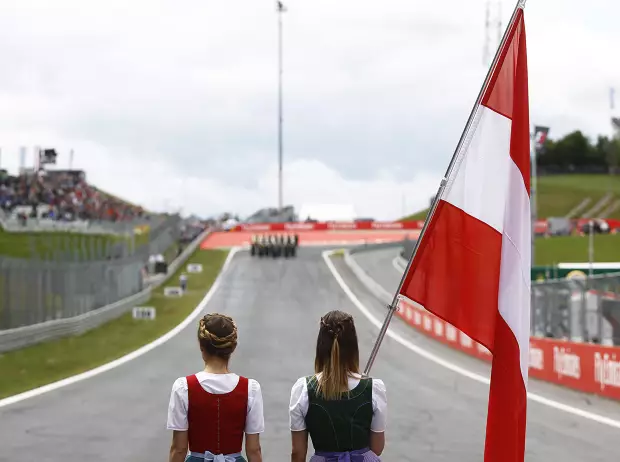 Foto zur News: Zwischen Champagner & Ohnmacht: Wie wird man Grid-Girl?