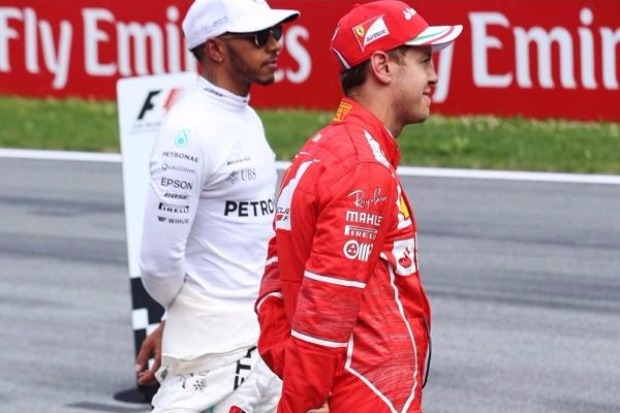 Foto zur News: 20 Punkte zurück "Angepisster" Lewis Hamilton gibt nicht auf