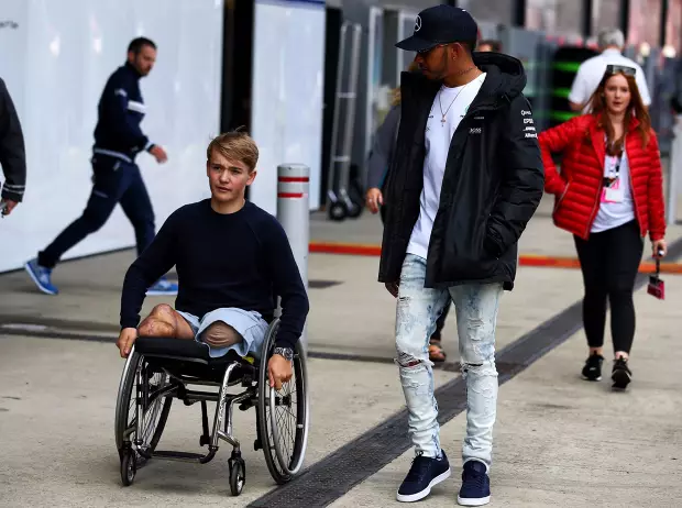 Foto zur News: Silverstone-Aus nur über Lewis Hamiltons Leiche