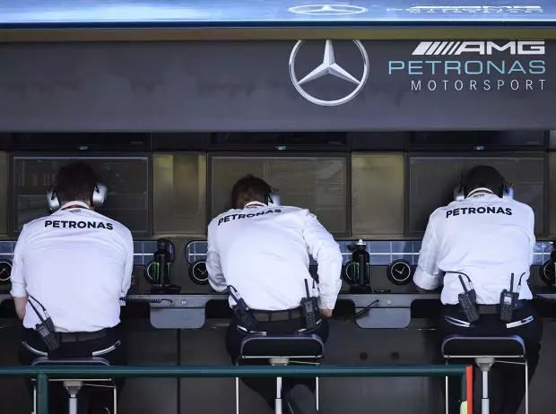 Foto zur News: Fair Play bei Mercedes: Drei Punkte, die weh tun können