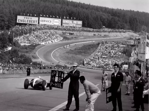 Foto zur News: Wieso die entmannte Eau Rouge 2017 die Techniker zittern ließ