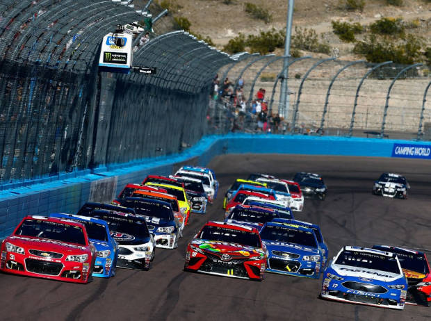 NASCAR-Restart in Phoenix 2017