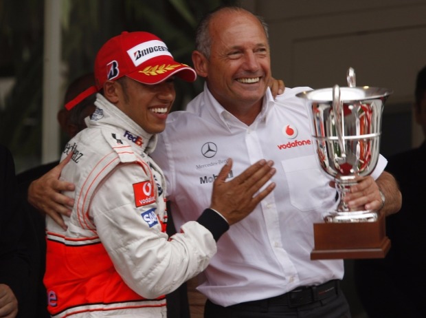 Foto zur News: Lewis Hamilton: Emotionaler Dank an Dennis und Daddy