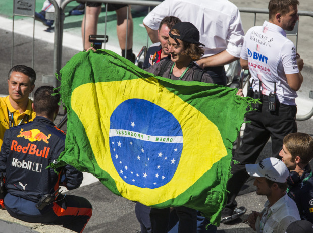 Fan mit brasilianischer Flagge Fan mit brasilianischer Flagge