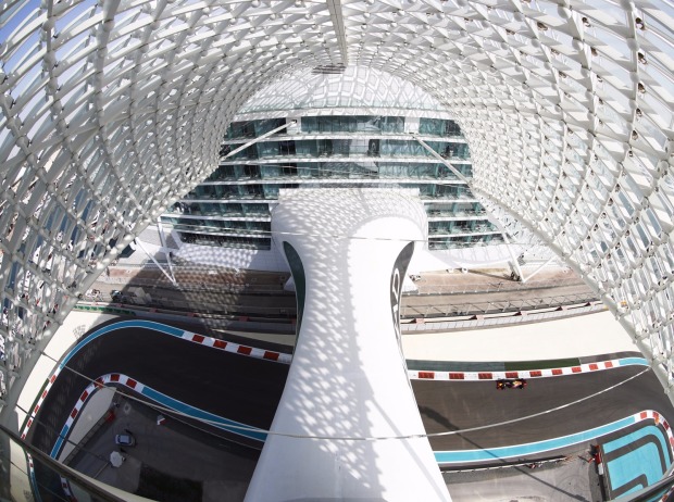 Foto zur News: Rennvorschau Abu Dhabi: Mercedes droht heißer Tanz