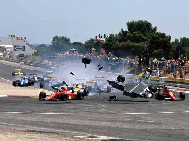 Foto zur News: Hamilton mosert über Frankreich-Grand-Prix: "Mag ich nicht"