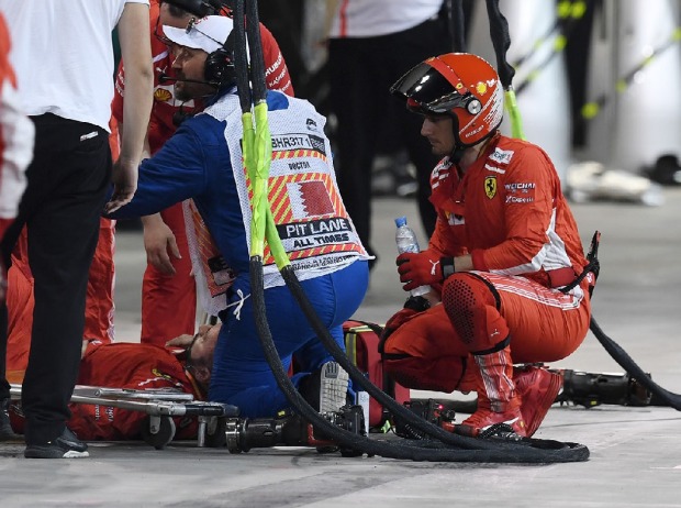 Foto zur News: Boxenstopp-Drama bei Räikkönen: Mechaniker mit Beinbruch