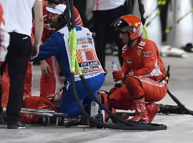 Foto zur News: Boxenstopp-Drama bei Räikkönen: Mechaniker mit Beinbruch