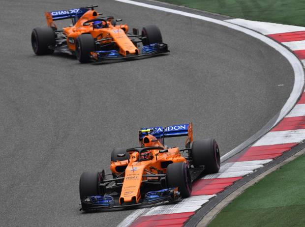 Foto zur News: Alonso klagt: McLaren auf Geraden immer noch zu langsam