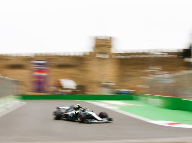 Foto zur News: Mercedes in Baku nur dritte Kraft? W09 "schwierig zu fahren"