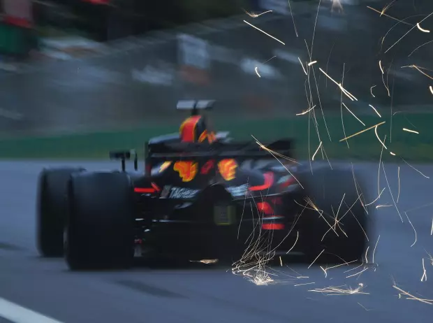 Foto zur News: Ricciardo dank Räikkönens Fehler vor Verstappen?