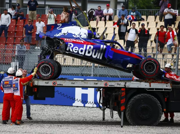 Foto zur News: Heftiger Crash von Hartley: Toro Rosso bricht auseinander