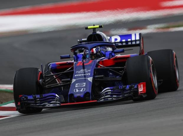 Foto zur News: Heftiger Crash von Hartley: Toro Rosso bricht auseinander