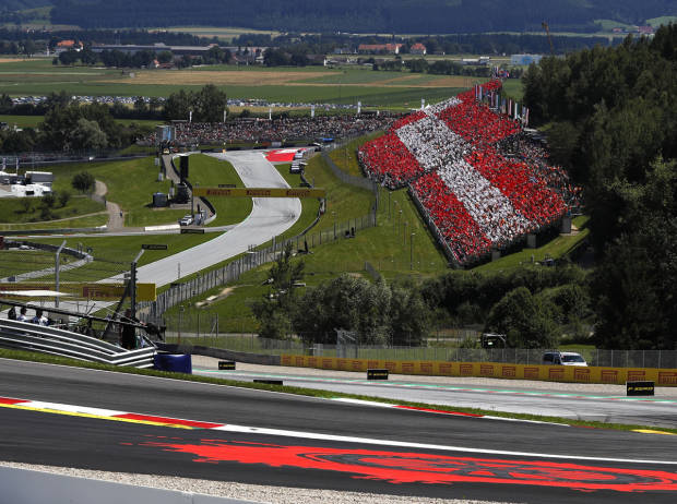 Fans auf dem Red-Bull-RIng in Spielberg Fans auf dem Red-Bull-RIng in Spielberg