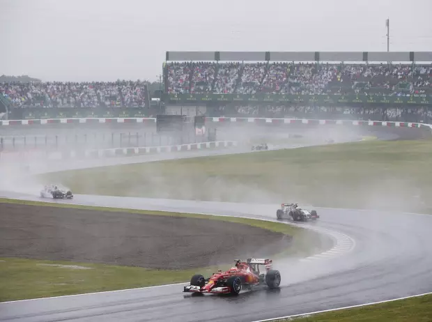 Foto zur News: Rennvorschau Suzuka: "Mega-Druck" bei Mercedes - hilft Taifun Vettel?