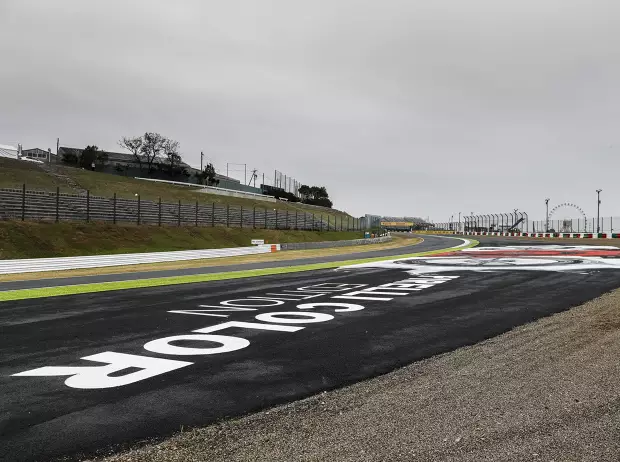 Foto zur News: Piloten fordern zweite DRS-Zone in Suzuka: "130R geht auch mit DRS voll"