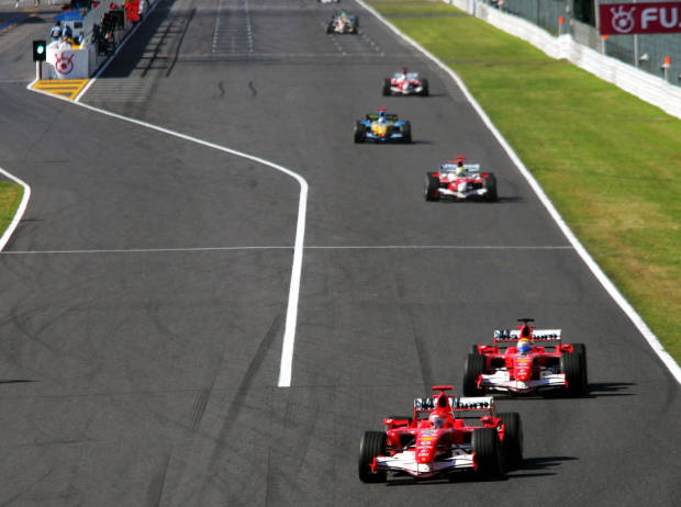 Foto zur News: Suzuka 2006: Fernando Alonso versetzt "Schumi"-Fans einen Stich