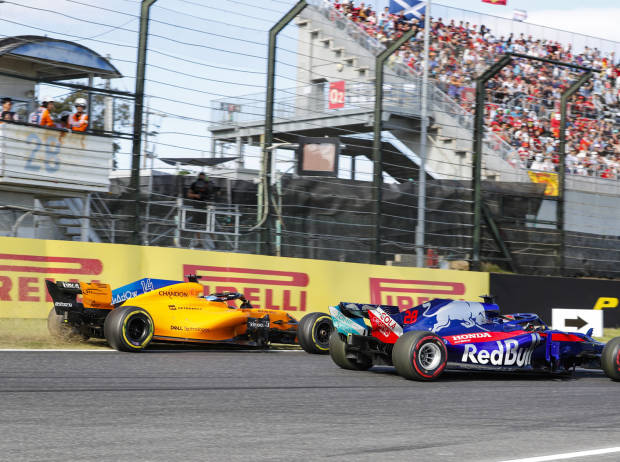 Foto zur News: Alonso lästert nach Stroll-Kollision: "Beliebige" Strafen in "übler Formel 1"