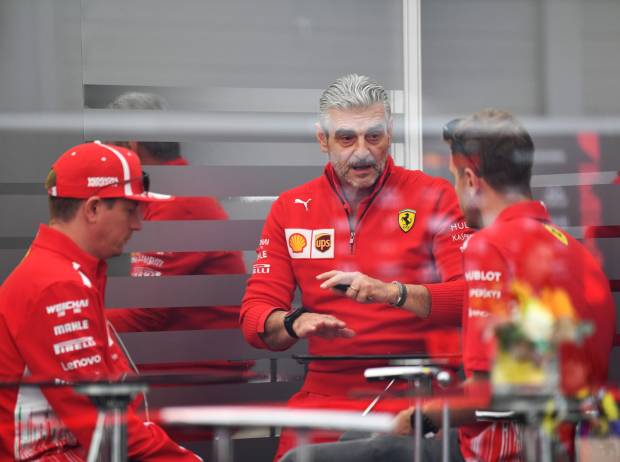 Foto zur News: Nach Pleiten-Wochenende: Maurizio Arrivabene verteidigt Ferrari