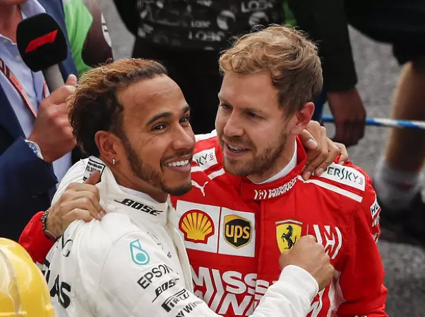 Foto zur News: Im WM-Kampf 2018 gegen Hamilton unterlegen: Alonso verteidigt Vettel