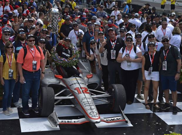 Foto zur News: McLaren plant mehr Tests: Alonso soll Indy-Siegermilch trinken!