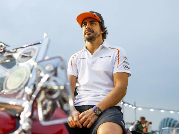 Foto zur News: Im WM-Kampf 2018 gegen Hamilton unterlegen: Alonso verteidigt Vettel