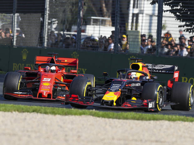 Foto zur News: Mit Geleitschutz von Leclerc: Ratloser Sebastian Vettel rettet Platz vier ins Ziel